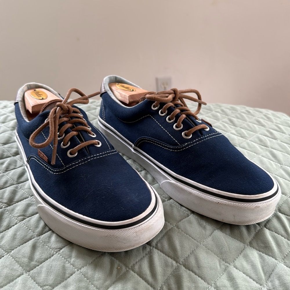 Vans Authentic with leather accents - Size 9